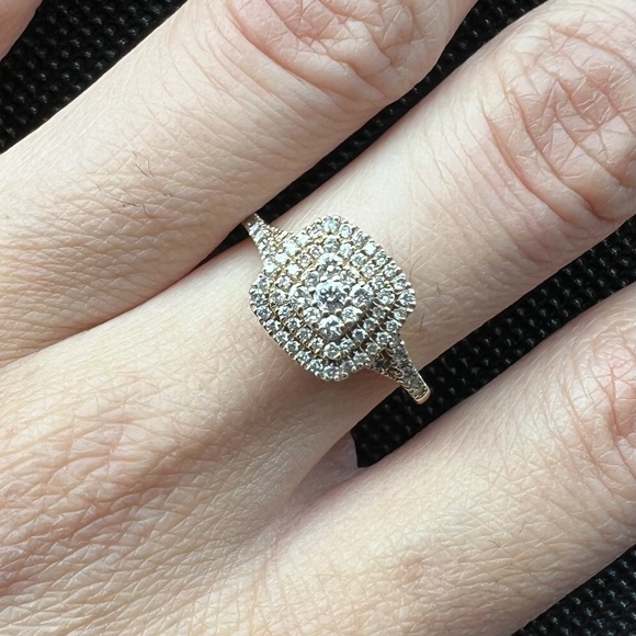 Diamond engagement ring - Picture 2 of 7